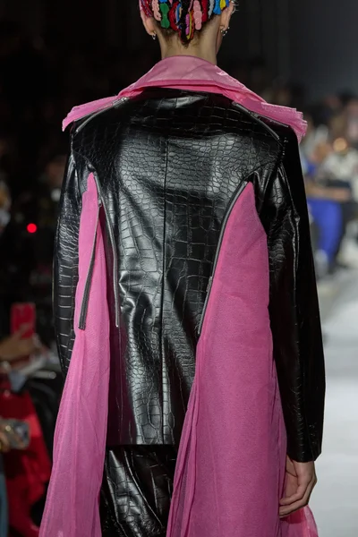 Look 32